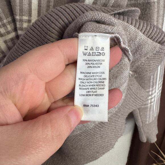 Max Studio Sweater Size S Gray White Plaid Long Sleeve Collared V-Neck Knit Top - Picture 7 of 11